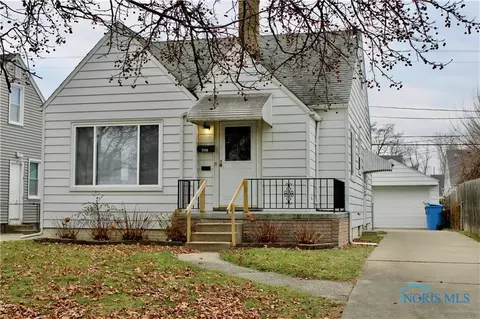 827 Cloverdale Rd, Toledo, OH 43612