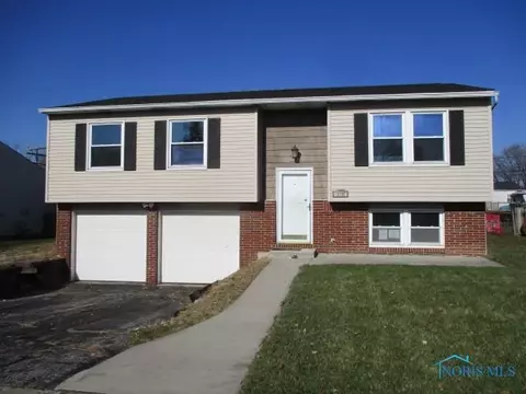 210 Farnstead Dr, Northwood, OH 43619
