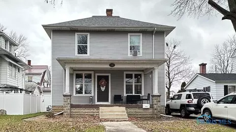 909 N Union St, Fostoria, OH 44830