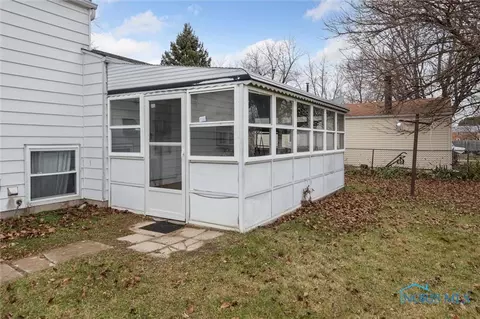 304 Ember Dr, Oregon, OH 43616