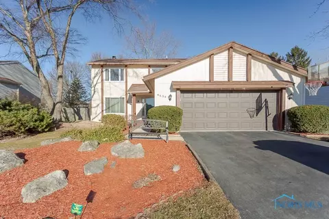 9654 Millcroft Rd, Perrysburg, OH 43551