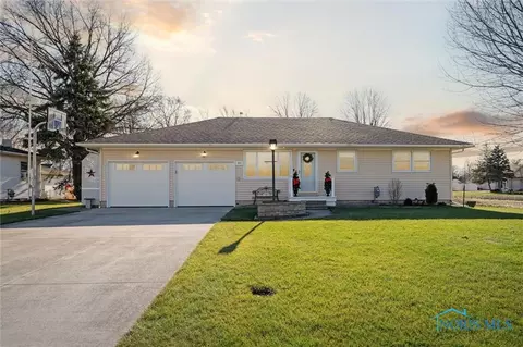 341 E Ottawa St, Oak Harbor, OH 43449