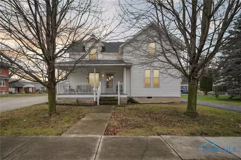 528 N Locust St, Oak Harbor, OH 43449