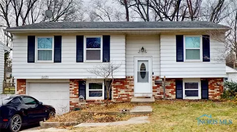2421 Cherry Hill Rd, Toledo, OH 43615