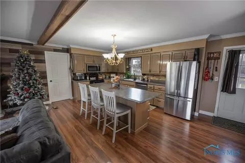 139 S Lind St, Deshler, OH 43516