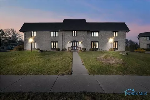 4147 Newcastle Dr #6, Sylvania, OH 43560