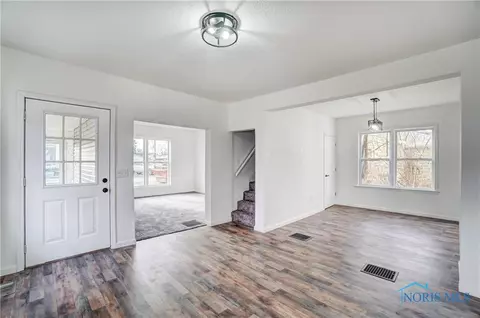 207 E Spring St, Fayette, OH 43521 photo 6