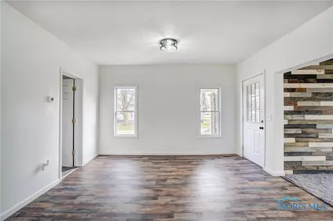 207 E Spring St, Fayette, OH 43521 photo 3