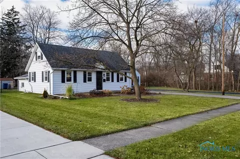 866 Maple St, Perrysburg, OH 43551