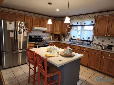 211 E Broadway St, Leipsic, OH 45856 photo 4