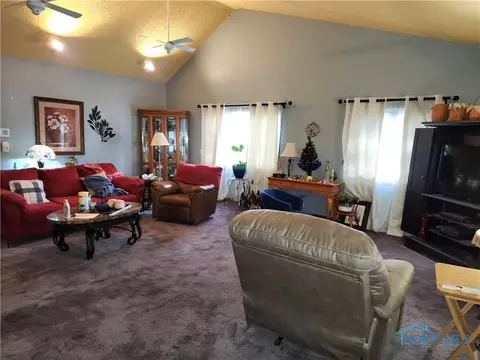 211 E Broadway St, Leipsic, OH 45856 photo 5