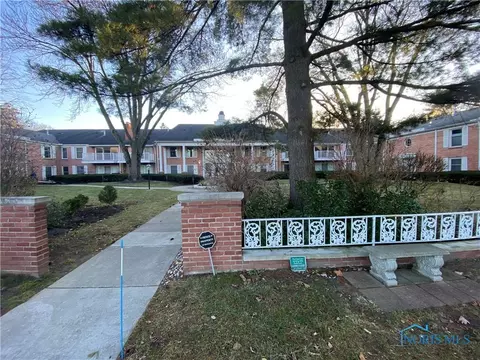 5679 Monroe St #216, Sylvania, OH 43560
