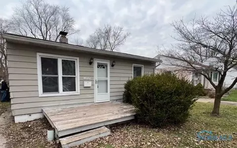 1350 Stanwix Dr, Toledo, OH 43614