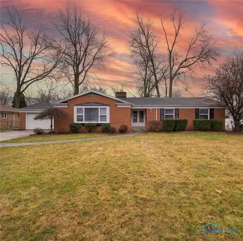 4055 Briarcrest Rd, Toledo, OH 43623