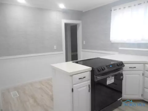 1027 E 2nd St, Ottawa, OH 45875 photo 6