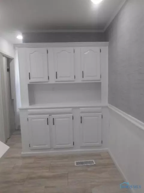 1027 E 2nd St, Ottawa, OH 45875 photo 3