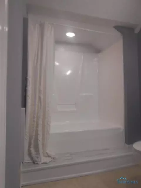 1027 E 2nd St, Ottawa, OH 45875 photo 19