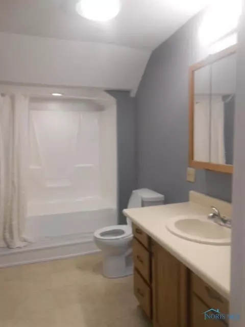 1027 E 2nd St, Ottawa, OH 45875 photo 16
