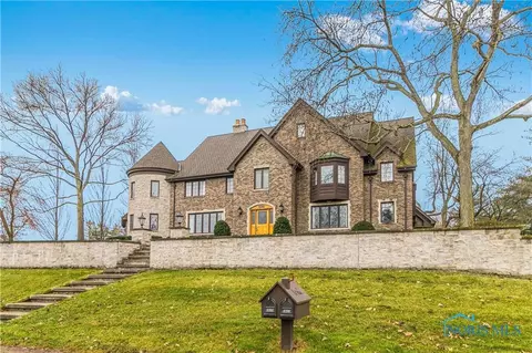 2605 Derby Rd, Ottawa Hills, OH 43615