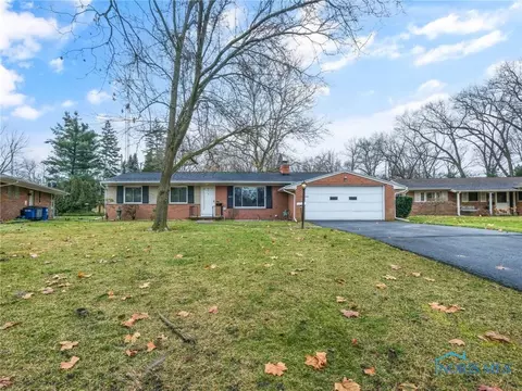 4053 Rose Garden Dr, Toledo, OH 43623