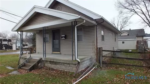 2301 Pickle Rd, Oregon, OH 43616