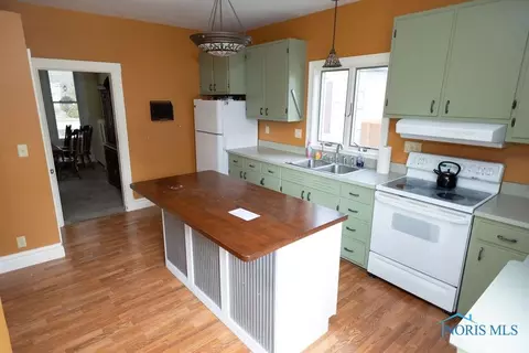 127 E South St, Mccomb, OH 45858 photo 9