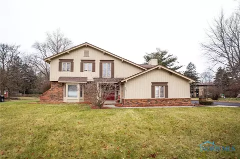 5652 Cresthaven Ln, Toledo, OH 43614