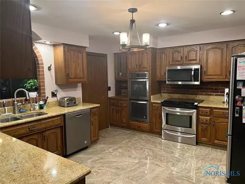 130 Pine Ln, Bryan, OH 43506 photo 8