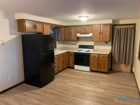 611 N Cherry St, Bryan, OH 43506 photo 6