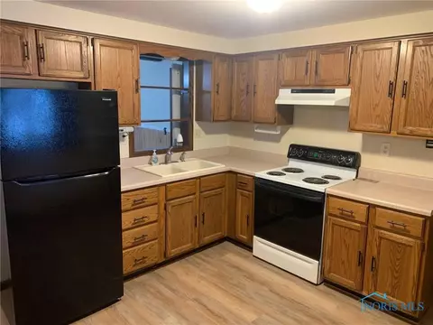 611 N Cherry St, Bryan, OH 43506 photo 5