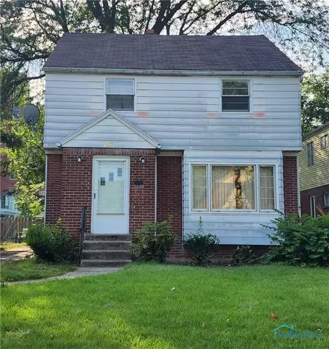 2707 Winsted Dr, Toledo, OH 43606