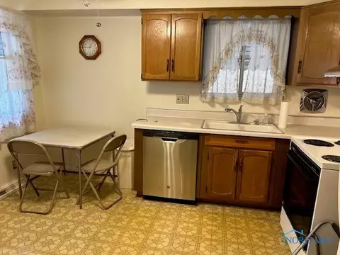 5936 E Heights Dr, Toledo, OH 43613 photo 3