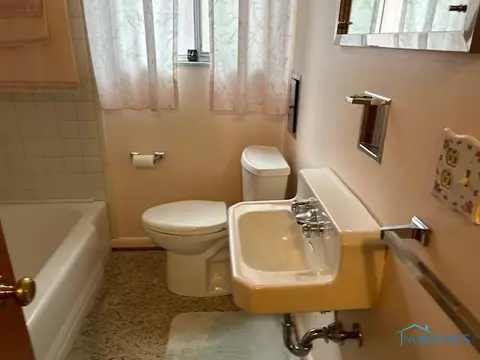 5936 E Heights Dr, Toledo, OH 43613 photo 8
