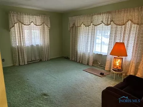 5936 E Heights Dr, Toledo, OH 43613 photo 2