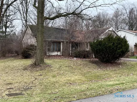 5141 Inland Dr, Sylvania, OH 43560