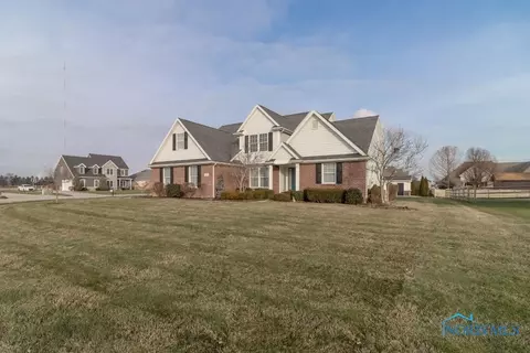 58 Drake Blvd, Oregon, OH 43616