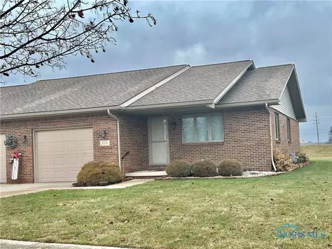 532 Woodpointe Dr, Woodville, OH 43469