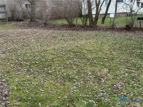 203 E Daggett St, Antwerp, OH 45813 photo 3