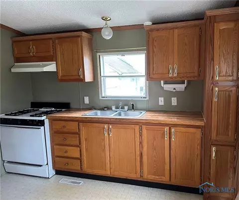 203 E Daggett St, Antwerp, OH 45813 photo 15