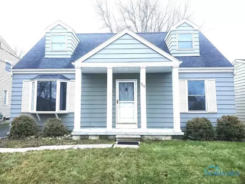 911 Schreier Rd, Rossford, OH 43460