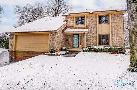 2304 Chriswood Rd, Toledo, OH 43617