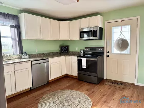 110 Jackson St, Delta, OH 43515 photo 4