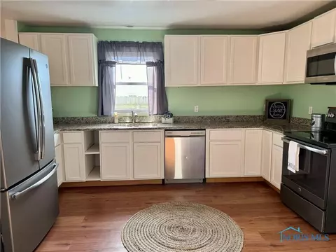 110 Jackson St, Delta, OH 43515 photo 2