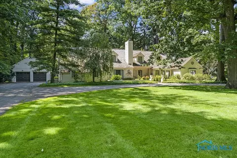 2627 Westchester Rd, Ottawa Hills, OH 43615