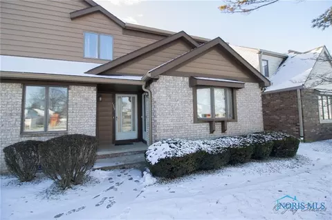 1305 Applegate St #16, Waterville, OH 43566