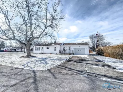 1309 42nd St, Fostoria, OH 44830