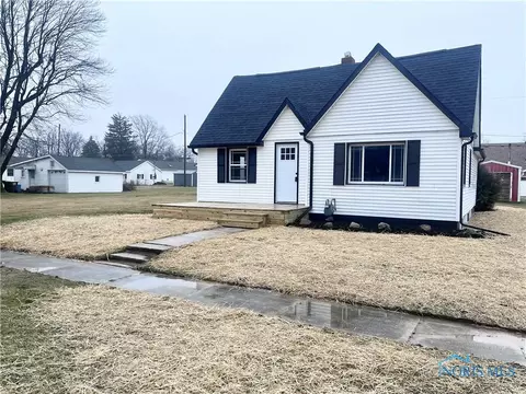 423 Henry St, Woodville, OH 43469
