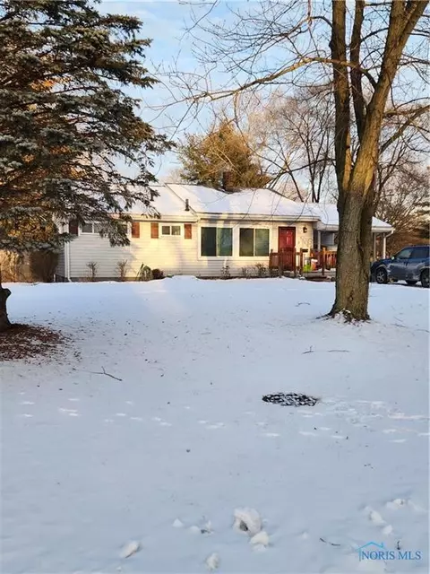 5940 Whiteacre Rd, Toledo, OH 43615