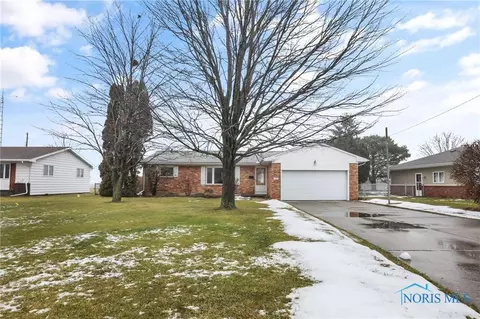 402 Park Ln, Walbridge, OH 43465