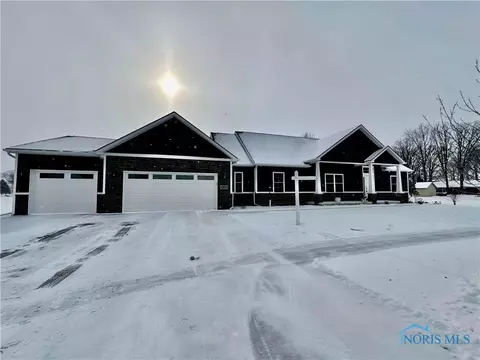 525 Elise Ln, Gibsonburg, OH 43431